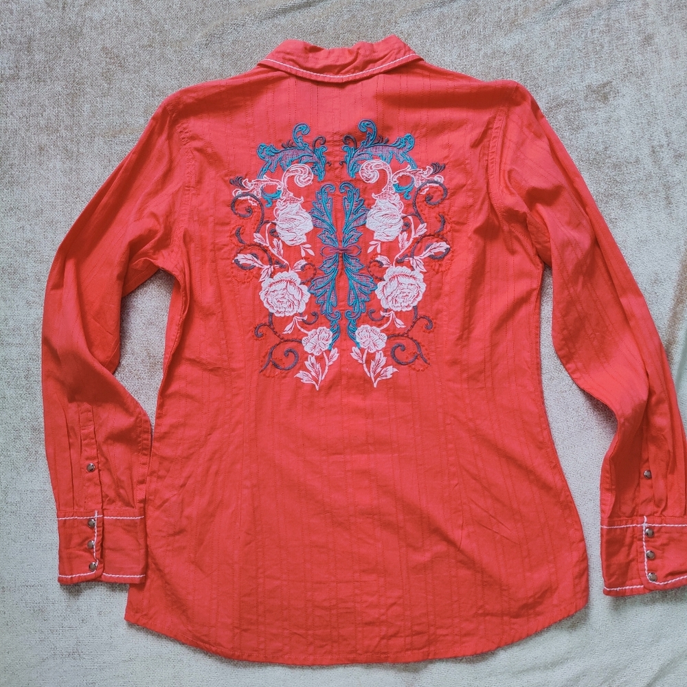 Ariat fitted button down shirt with back embroidery - Size M - Picture 11 of 11